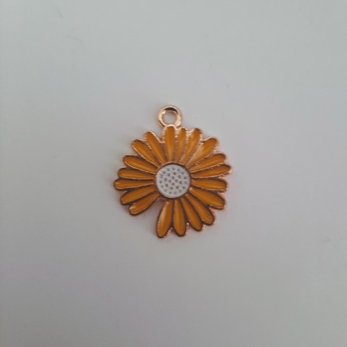 Daisy Yellow Gold Colour