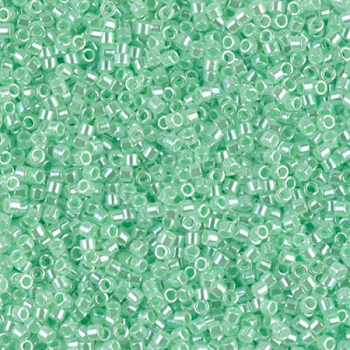 DELICA ROUND 11/0 (1,6mm), DB-237 Lined Crystal Light Green Luster