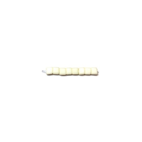 Square 1.8 mm  Matted Opaque Cream 2021/ 8.2 g